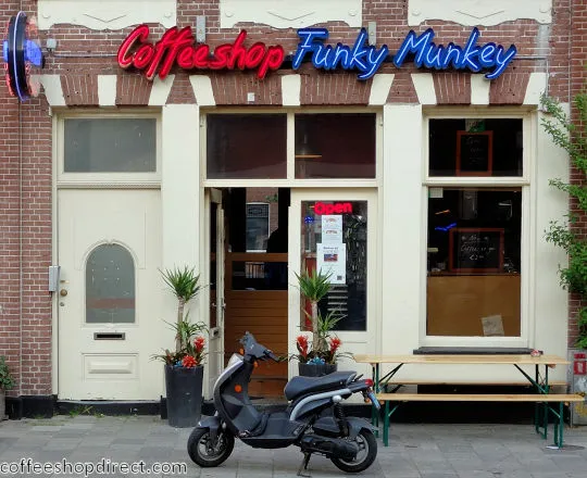 Tha Dogg House Coffeeshop Amsterdam